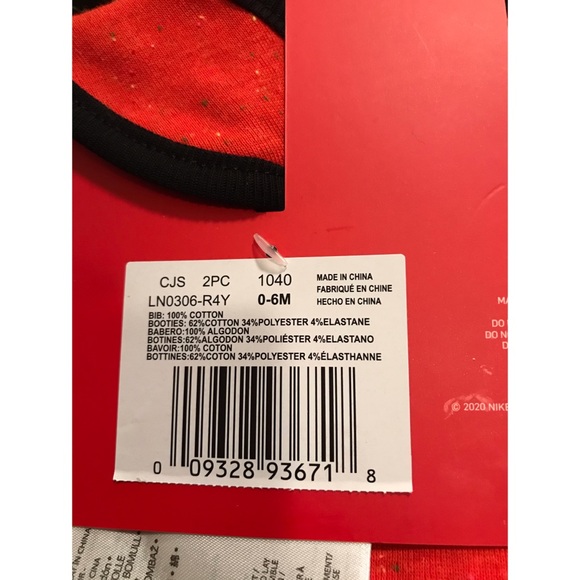 NIKE BABY BIB & BOOTIE SET SIZE 0-6 months - Picture 3 of 3